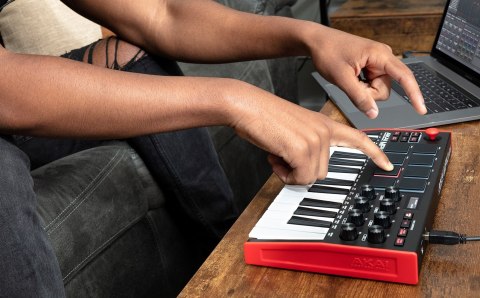 AKAI MPK MINI 3 - Mini klawiatura sterująca AKAI AKAI MPK MINI 3 - Mini klawiatura sterująca AKAI