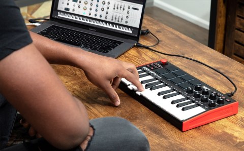 AKAI MPK MINI 3 - Mini klawiatura sterująca AKAI AKAI MPK MINI 3 - Mini klawiatura sterująca AKAI