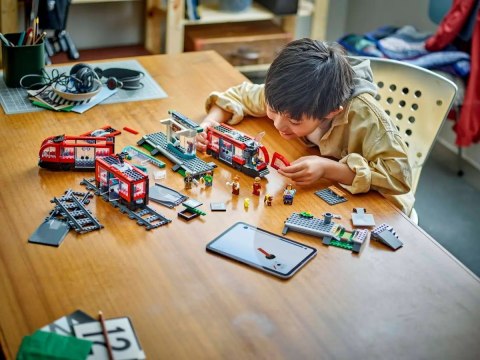 LEGO City 60423 Tramwaj miejski ze stacją Lego LEGO City 60423 Tramwaj miejski ze stacją Lego