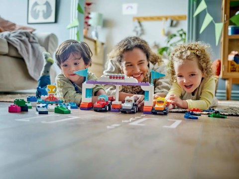 LEGO DUPLO TOWN 10445 Bolidy i kierowcy F1 LEGO DUPLO TOWN 10445 Bolidy i kierowcy F1