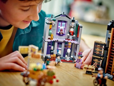 LEGO Harry Potter 76439 Sklepy Ollivandera i Madame Malkin Lego LEGO Harry Potter 76439 Sklepy Ollivandera i Madame Malkin Lego