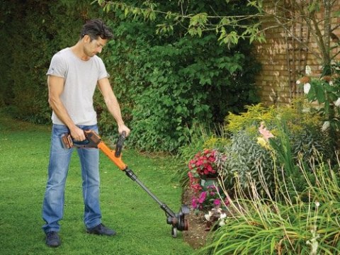 KOSIARKA ŻYŁKOWA 18V 4Ah STC1840EPC BLACK DECKER (WYPRZEDAŻ) BLACK+DECKER KOSIARKA ŻYŁKOWA 18V 4Ah STC1840EPC BLACK DECKER (WYPRZEDAŻ) BLACK+DECKER