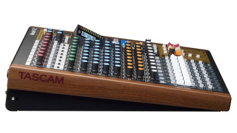 Tascam Model 12 - 10-kanałowy mikser z 12-ścieżkowym rejestratorem TASCAM Tascam Model 12 - 10-kanałowy mikser z 12-ścieżkowym rejestratorem TASCAM