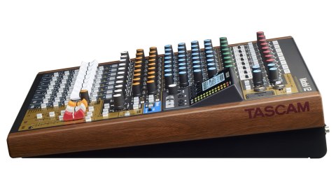 Tascam Model 12 - 10-kanałowy mikser z 12-ścieżkowym rejestratorem TASCAM Tascam Model 12 - 10-kanałowy mikser z 12-ścieżkowym rejestratorem TASCAM