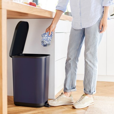 Rotho kosz na śmieci z pedałem RIBO niebieski 35L Rotho kosz na śmieci z pedałem RIBO niebieski 35L