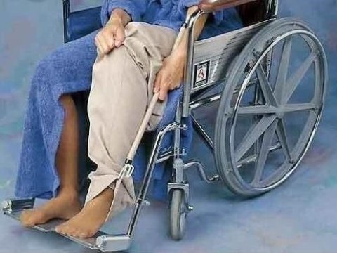 Przyrząd do zakładania ubrań 69cm SUNDO Przyrząd do zakładania ubrań 69cm SUNDO