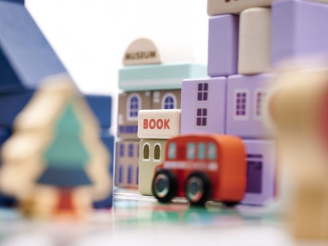 Klocki drewniane edukacyjne miasto puzzle 135el. Kik Sp. z o. o. Sp. k. Klocki drewniane edukacyjne miasto puzzle 135el. Kik Sp. z o. o. Sp. k.