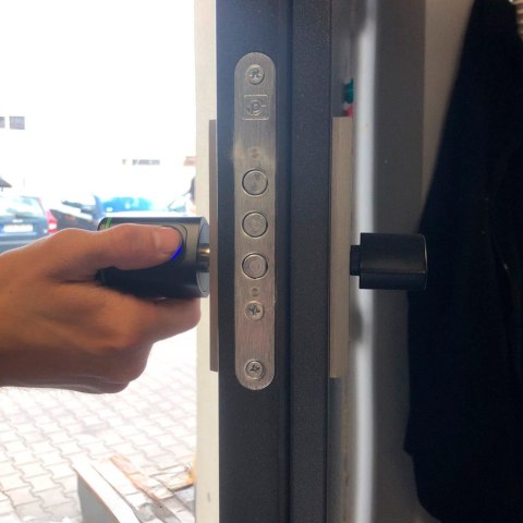 Zamek elektroniczny SMART wkładka inteligentna do drzwi odcisk palca bluetooth Kik Sp. z o. o. Sp. k. Zamek elektroniczny SMART wkładka inteligentna do drzwi odcisk palca bluetooth Kik Sp. z o. o. Sp. k.