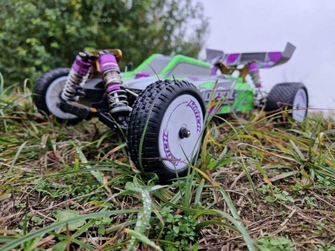 Kik Sp. z o. o. Sp. k. Samochód zdalnie sterowny terenowy wyczynowy WLToys 104002 1:10 4WD 2,4Ghz Kik Sp. z o. o. Sp. k. Samochód zdalnie sterowny terenowy wyczynowy WLToys 104002 1:10 4WD 2,4Ghz