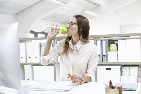 Butelka filtrująca Brita Fill&Go różówa + 4 filtry MicroDisc BRITA Butelka filtrująca Brita Fill&Go różówa + 4 filtry MicroDisc BRITA