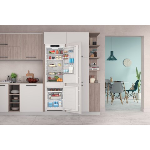 Chłodziarko-zamrażarka INDESIT INC18 T311 Total No Frost Indesit Chłodziarko-zamrażarka INDESIT INC18 T311 Total No Frost Indesit