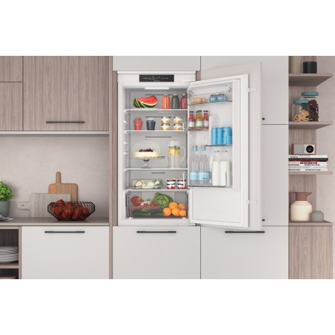 Chłodziarko-zamrażarka INDESIT INC18 T311 Total No Frost Indesit Chłodziarko-zamrażarka INDESIT INC18 T311 Total No Frost Indesit