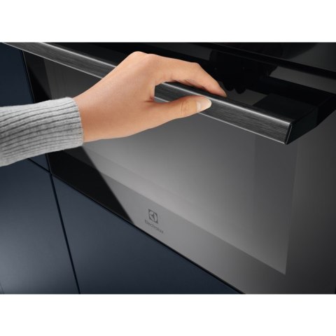 Piekarnik kompaktowy z funkcją mikrofali ELECTROLUX EVL8E08Z czarny Electrolux Piekarnik kompaktowy z funkcją mikrofali ELECTROLUX EVL8E08Z czarny Electrolux