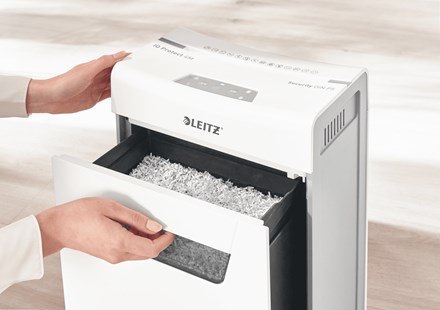Leitz Niszczarka IQ Protect Premium 8X, P4, 8 kartek, 14 l kosz LEITZ Leitz Niszczarka IQ Protect Premium 8X, P4, 8 kartek, 14 l kosz LEITZ